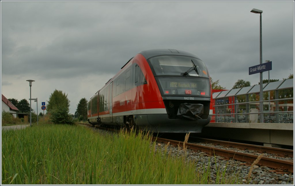 Der VT 642 050 als RB 12 aus Rostock ist in Graal-M�ritz eingetroffen.
22. Sept. 2012