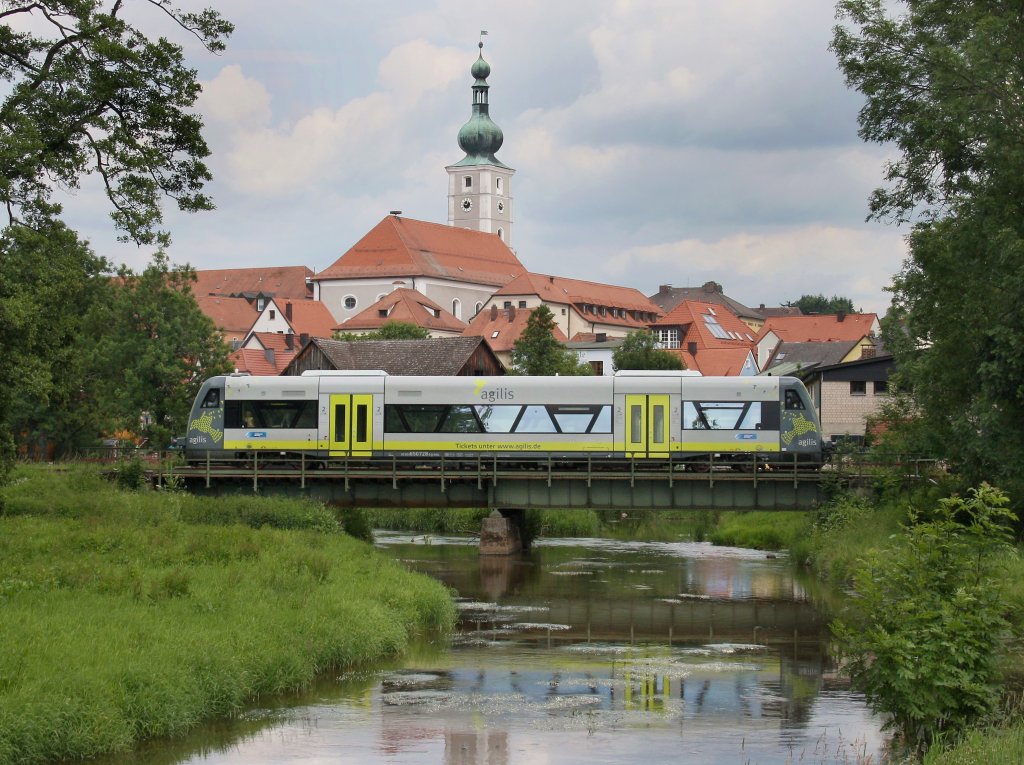 Der VT 650 728 als Ag nach Bad Rodach am 25.06.2011 unterwegs bei Pressath. 