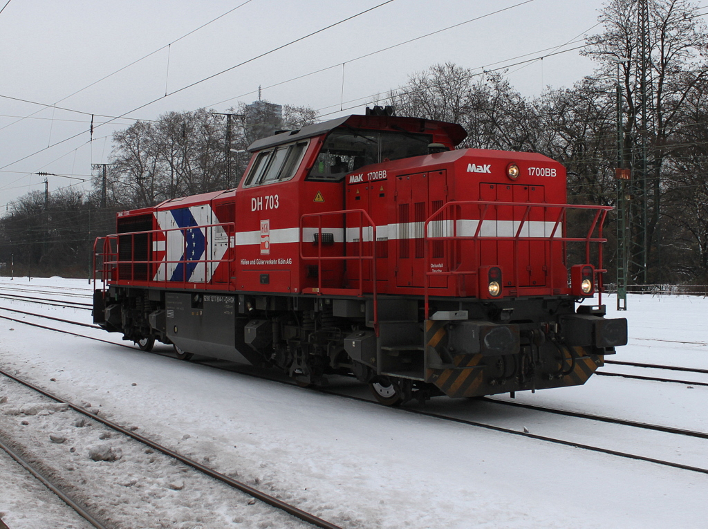 DH 703 von der HGK bei der Durchfahrt von Kln-West am 28.12.2010