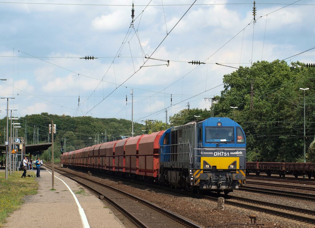 DH 751 alias 92 80 1273 106-5 D-HGK dieselte mit einem Kohleleerzug durch Kln West am 15.7.11.