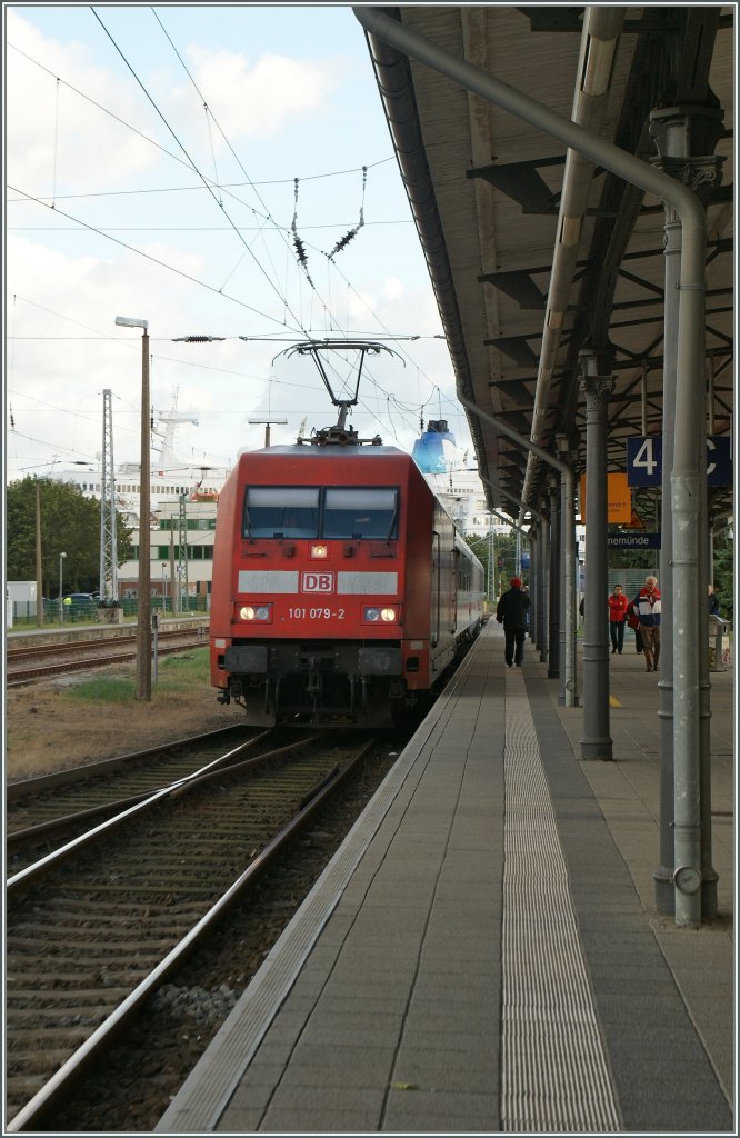 Die 101 079-2 in Warnemnde.
22.09.2012