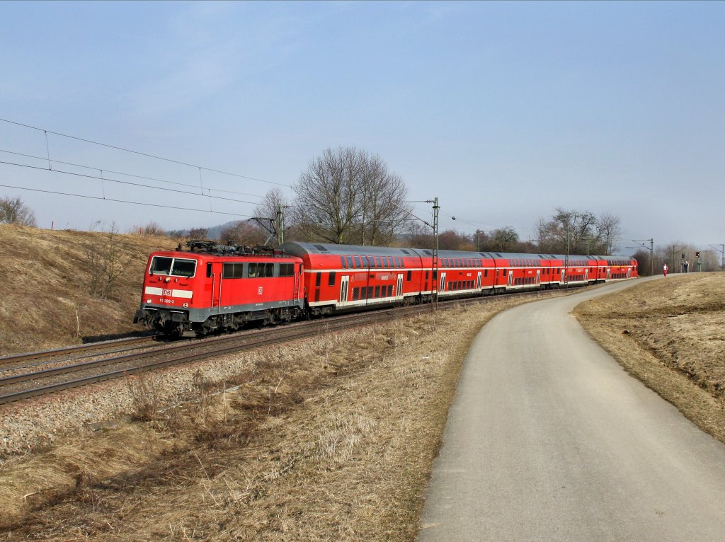 Die 111 200 am 05.03.2011 mit einem RE nach Nrnberg unterwegs bei Plling. 
