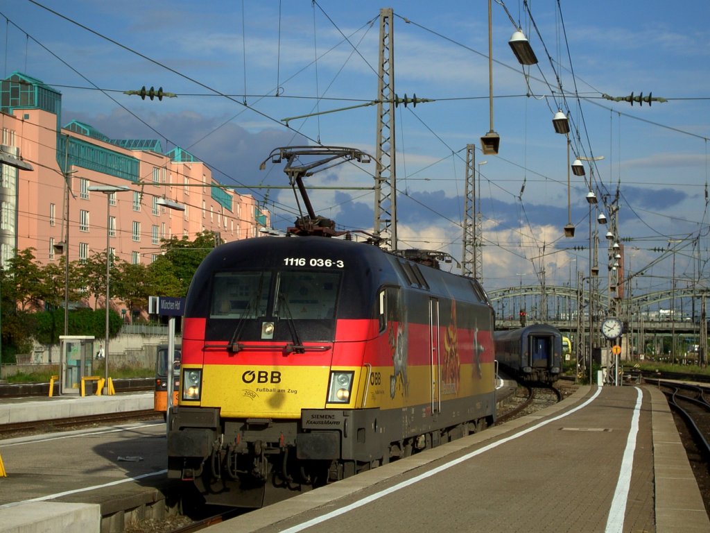 Die 1116 036 am 04.08.2008 in Mnchen Hbf beim ab Rangieren.
