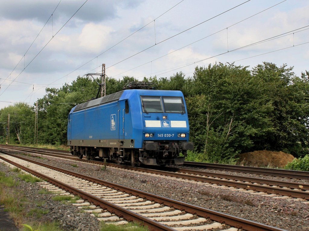 Die 145 030 am 11.08.2010 unterwegs bei Drverden. 
