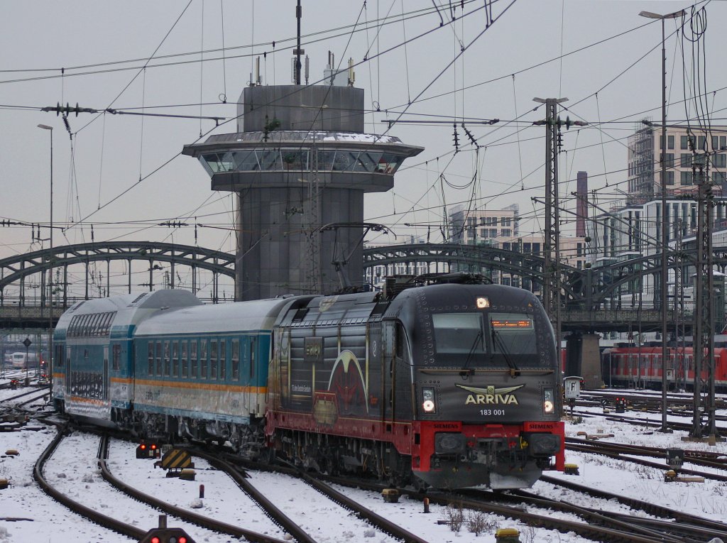 Die 183 001 am 28.12.2010 mit einem ALEX bei der Einfahrt in den Mnchner Hbf.