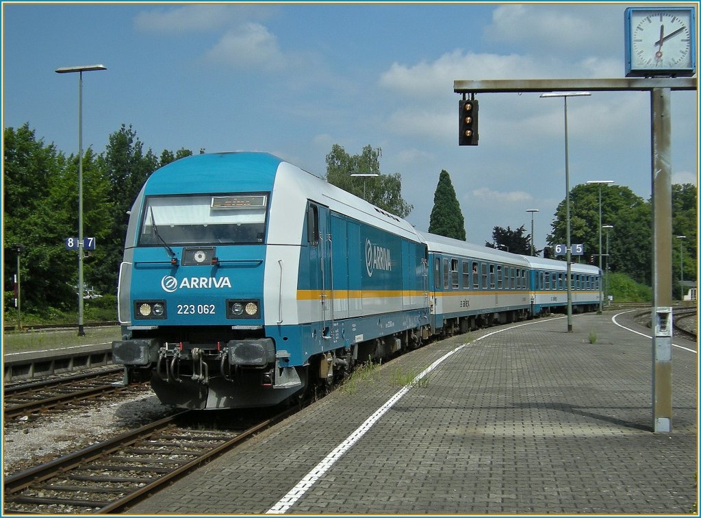 Die 223 062 trifft mit ihrem Alex aus Mnchen in Lindau ein.
28. Juli 2008