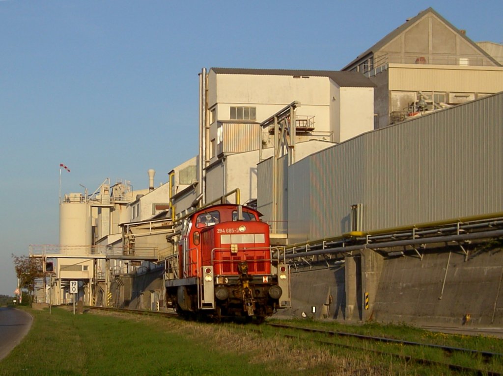 Die 294 685 am 26.08.2008 unterwegs zwischen Schnaittenbach und Hirschau. 
