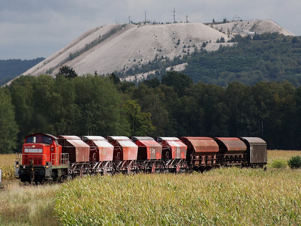 Die 294 816 am 04.09.2009 mit der bergabe nach Amberg beim Monteblick in Hirschau. 
