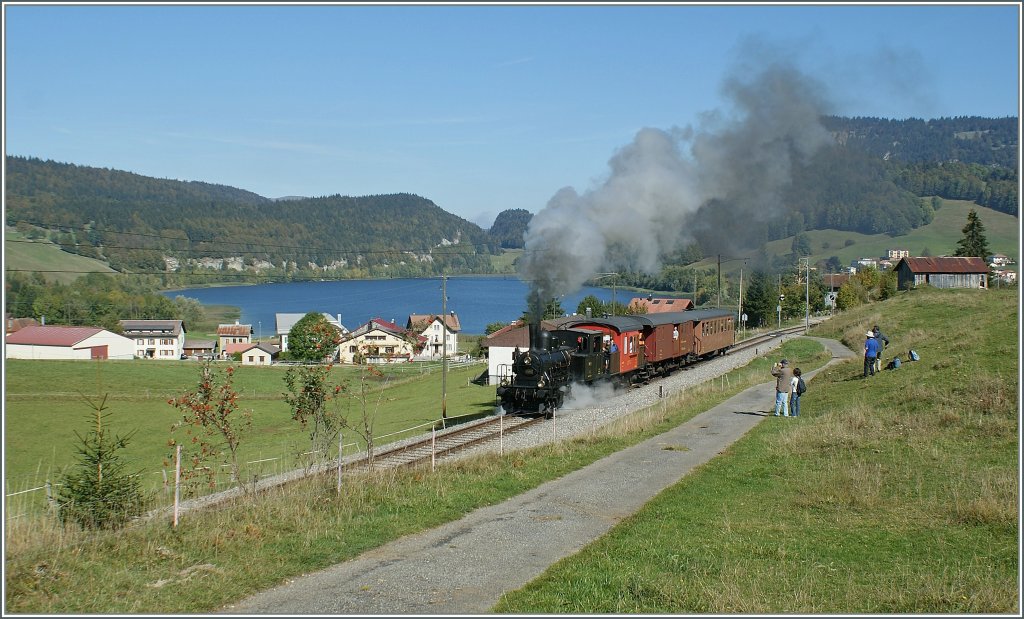 Die CTVJ E 3/3 8494 dampft kurz nach Le Pont mit ihrem Museumszug Richtung Le Brassus.
4. Okt. 2009