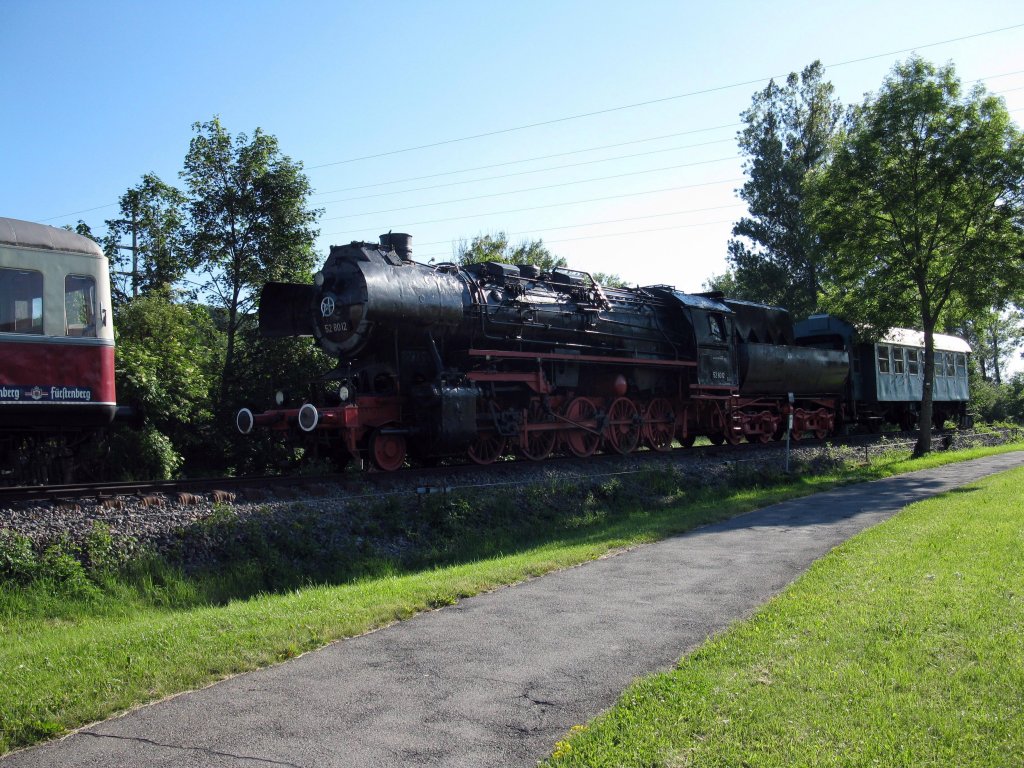 Die Dampflock 52 8012 der Wutachtalbahn (Sauschwnzlebahn) abgestellt vor dem Bahnhof von Blumberg/Zollhaus aufgenommen am 13.06.09. 