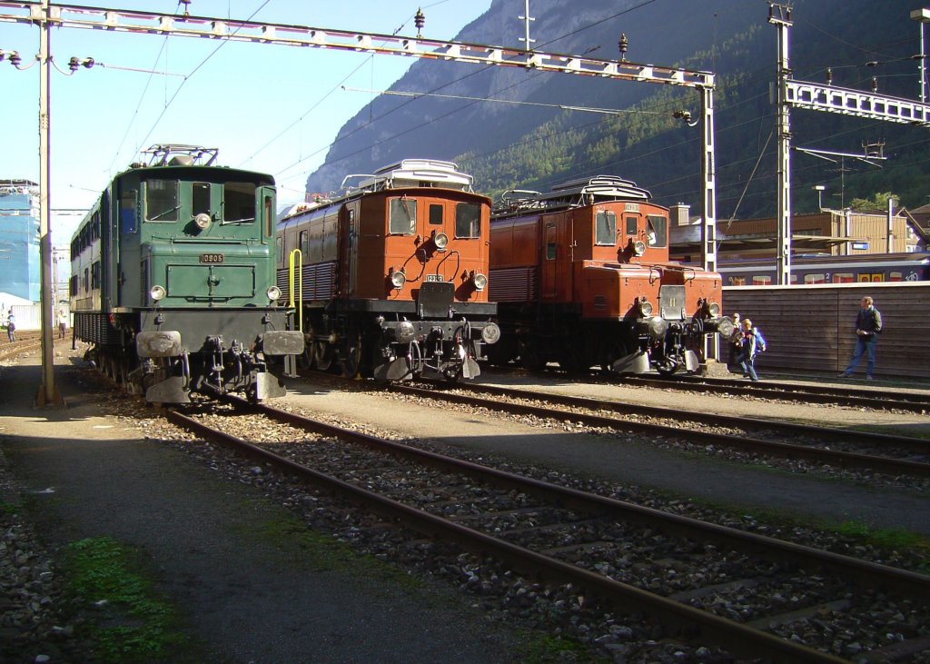 Die E-Lok Baurehen Ce 6/8 Be 4/6 und die Ae 4/7 im Erstfeld vor dem Depot am 08.09.2007. (Gothard Jubilum)

 
