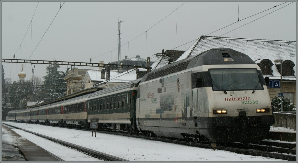 Die  Federer  Re 460 003-7 beim Halt in Vevey. 
14. Feb. 2012