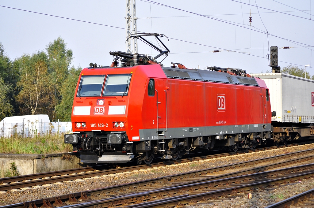 Die frisch aus dem Werk Dessau entlassene 185 149(LDX 23.08.2011) zeigte sich am 26.09.2011 in Rostock-Seehafen Sd.