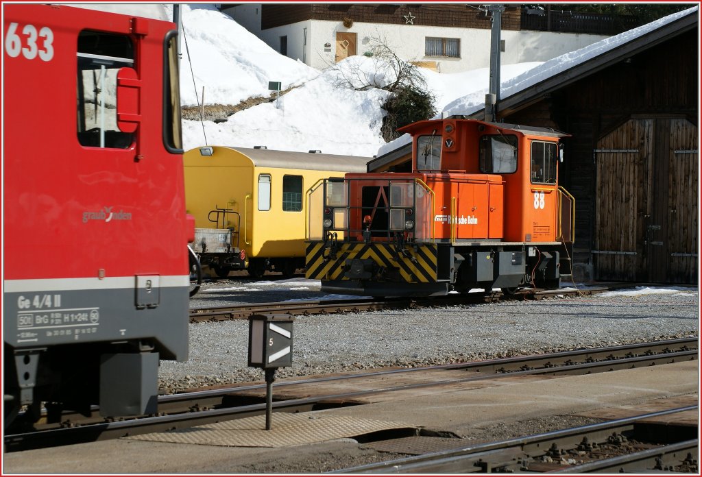 Die  kleine Rote  hat auch kleine orange Loks...
Bergn, den 20. Mrz 2009