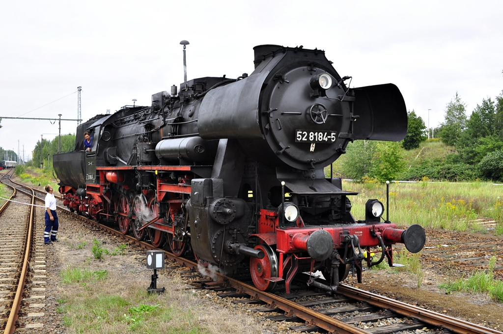 Die Leipziger 52 8154 zeigt sich am 16.09.2011 in Berlin-Schneweide