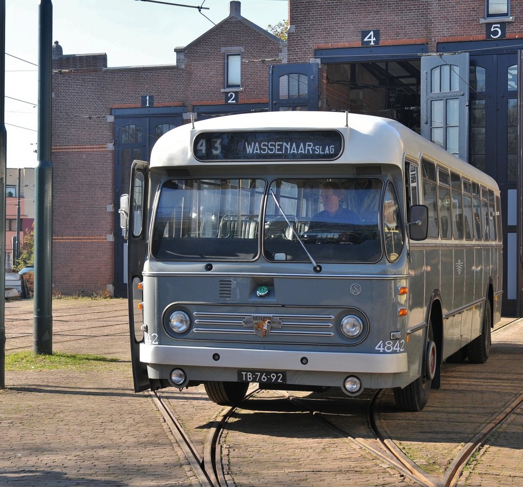 Die NZH 4842 ist ein Leyland Royal Tiger gebaut 1965 bei Werkspoor, jetzt im einsatz bei HOVM Den Haag