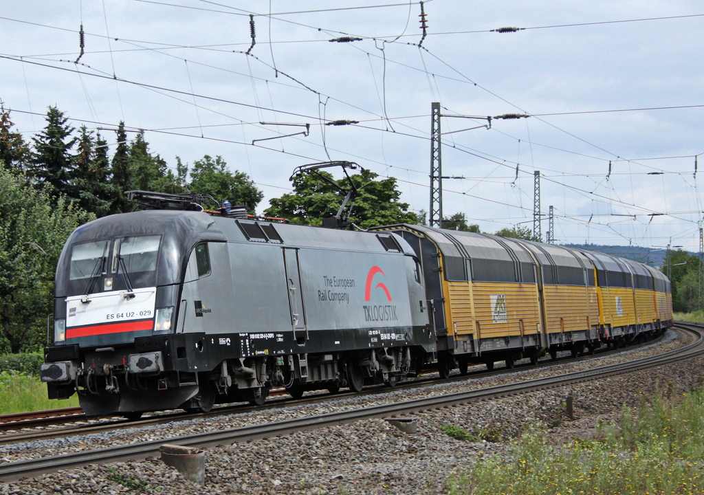 Die saubere 182 529 von TX mit ARS Autozug am 07.08.11 bei Fulda