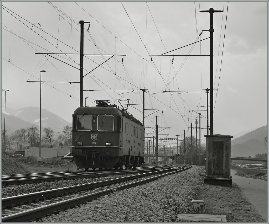 Die SBB Re 6/6 11623 unterwegs auf der RhB bei Felsberg.
15. Mrz 2013