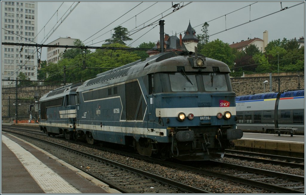 Die SNCF BB 67268 und 67259 in Dijon Ville am 22.Mai 2012.