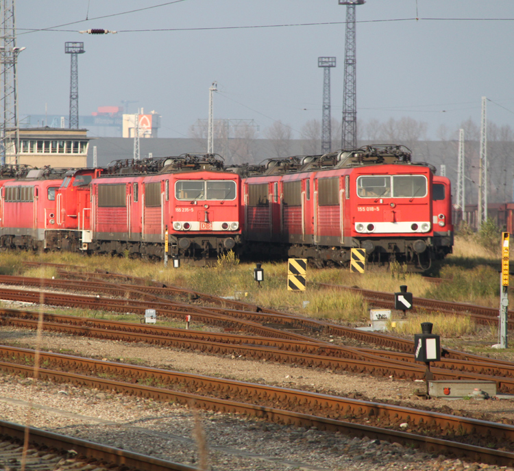 Die Todesreihe von Rostock-Toitenwinkel angfhrt von 155 235-5 und 155 018-5.11.11.2011