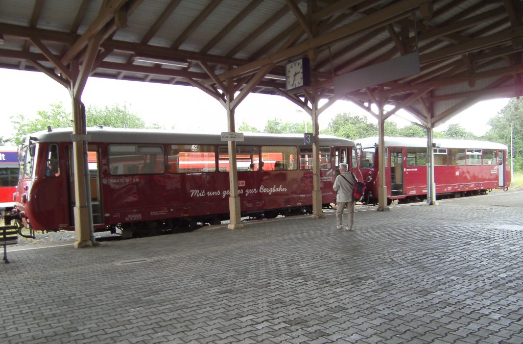 Die Triebwagen der Schwarzatalbahn 772 140 und 772 141 stehen im Bahnhof Fr�ttst�dt.So ungef�hr sah es noch vor der Wende aus
