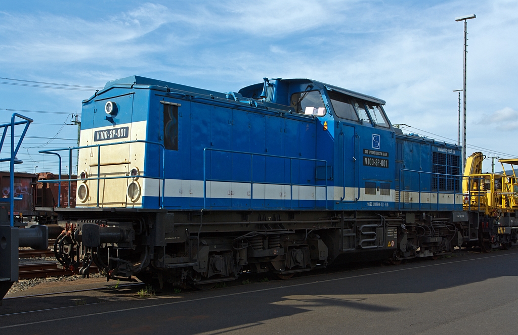 Die V 100-SP-001 (ex DR 110 846-3, ex DB 202 846-2)  der SLG - Spitzke Logistik GmbH abgestellt am 02.09.2012 beim ICE-Bahnhof Montabaur. Die V 100.1 wurde 1976 von LEW (VEB Lokomotivbau Elektrotechnische Werke „Hans Beimler“ Hennigsdorf) unter der Fabriknummer 15231 gebaut und an die DR als 110 846-3 ausgeliefert. Der Umbau in 112 846-1 erfolgte 1988, eine Umzeichnung in 202 846-2 erfolgte 1992 und 1994 ging sie dann mit in die DB ber. Die z-Stellung und Ausmusterung erfolgten 1997/1998 und wurde an die SGL verkauft wo sie seither als V 100-SP-001 ihren Dienst tut, sie hat (seit 2007) die NVR-Nummer  98 80 3202 846-2 D-SLG.