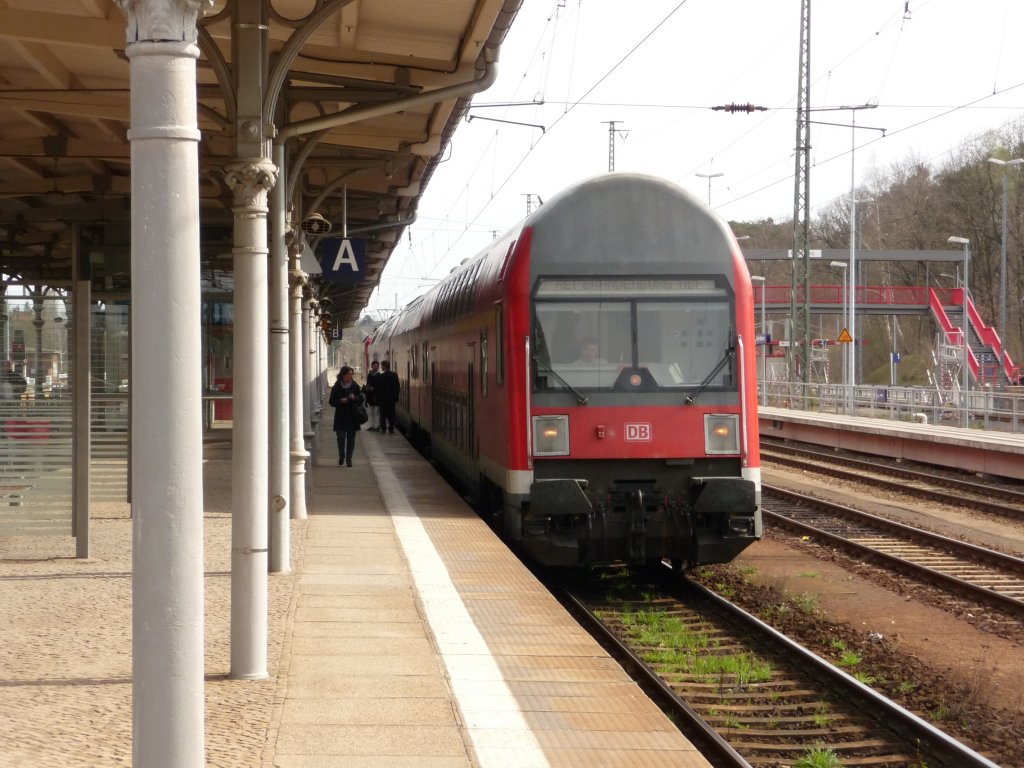 Diese DOSTO-Garnitur stand am 11.04.2012 in Berlin-Wannsee.
RE1 -> Brandenburg Hauptbahnhof