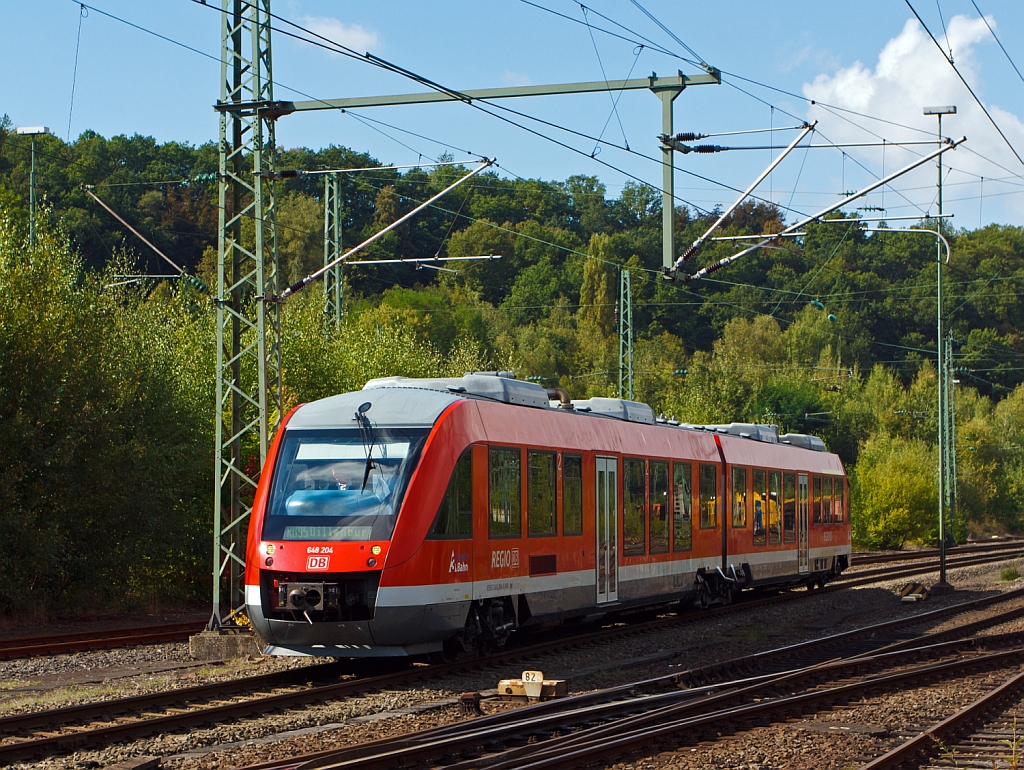 Dieseltriebwagen 648 204 / 704 (Alstom Coradia LINT 41) der DreiLnderBahn als RB 95 (Au/Sieg-Siegen-Dillenburg), fhrt am 22.09.2012 in den Bahnhof Betzdorf/Sieg ein.