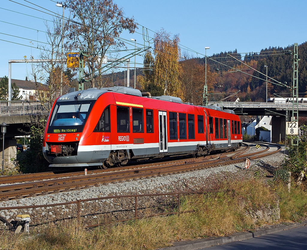 Dieseltriebwagen 648 702 / 648 202 (Alstom Coradia LINT 41) der DreiLnderBahn als RB 95 (Dillenburg-Siegen-Au/Sieg). Hier am 13.11.2011 kurz vor der Einfahrt in den Bahnhof Betzdorf/Sieg.