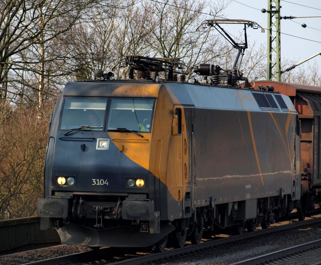 Draufschuss auf EG 3104 die mit einem Transwaggon durch Halstenbek rollte.