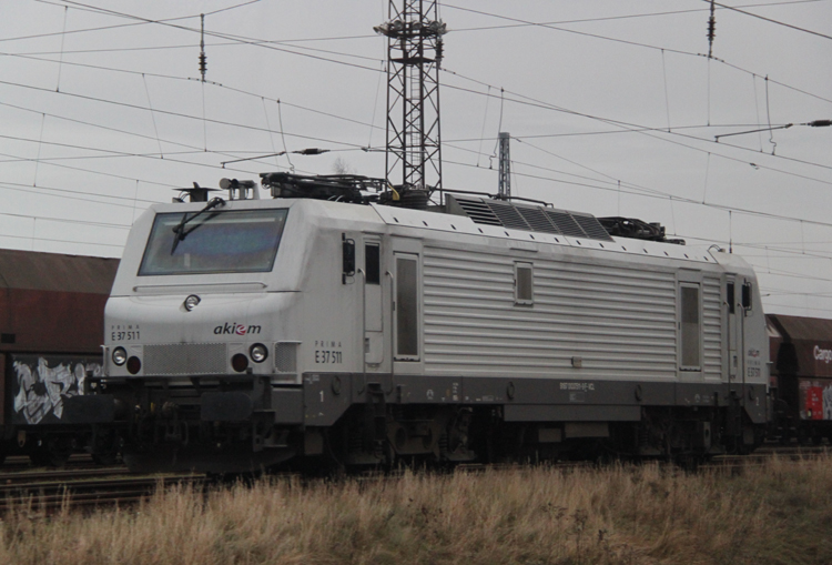 E 37 511 Abgestellt in Hhe Haltepunkt Rostock-Hinrichsdorfer Str.10.01.2012