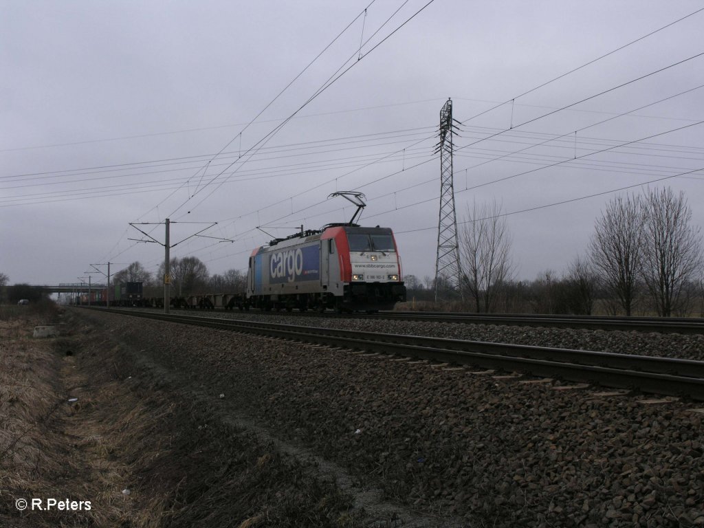 E186 182-2 mit Containerzug bei Borsdorf. 05.03.11