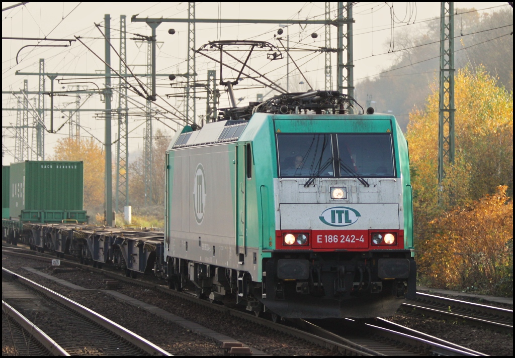 E186 242 von ITL mit einem Containerzug am 04.11.11 in Hamburg Harburg