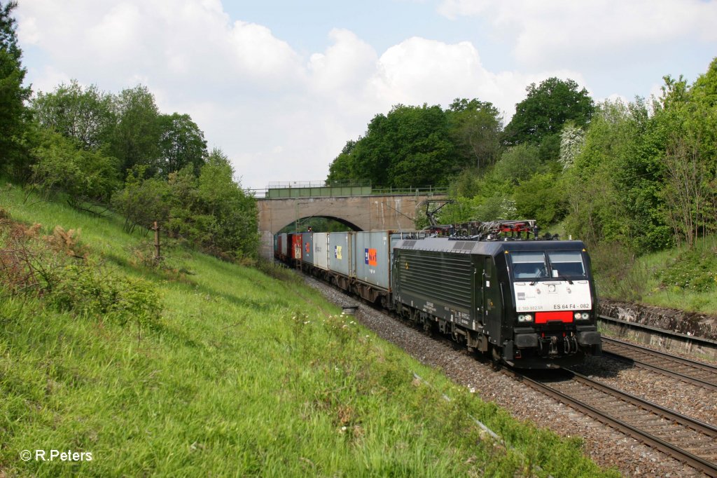 E189 982 mit Containerzug bei Postbauer-Heng. 13.05.11