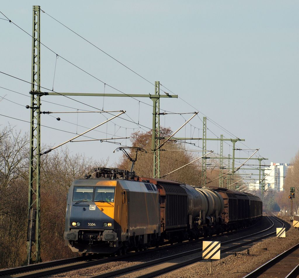 EG 3104 fuhr mit einem Mischer durch Halstenbek.