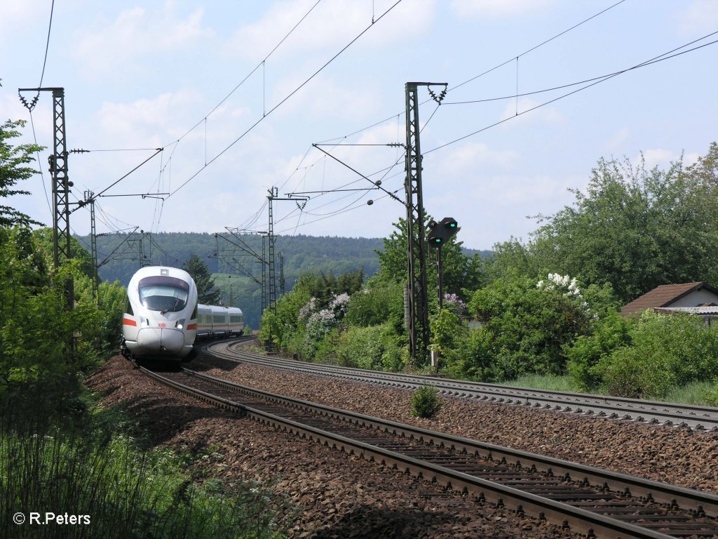 Ein 411er erreicht Regensburg-Prfering auf den Weg nach Passau. 09.05.09