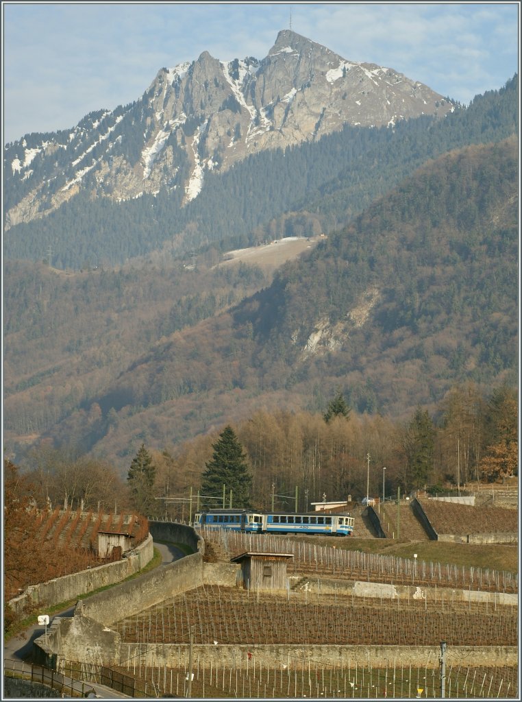 Ein ASD Regionalzug auf der Fahrt von Les Diablerets nach Aigle kurz vor seinem Ziel.
04.02.2011