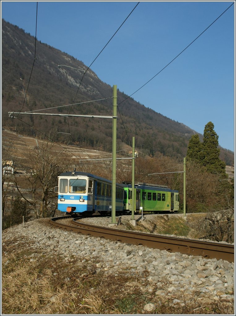 Ein ASD Regionalzug oberhalb von Aigle. 
4. Feb. 2011