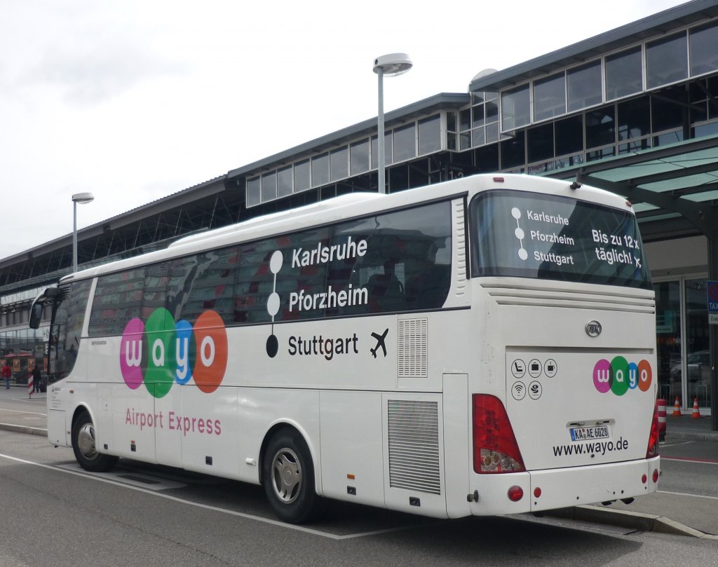 Ein chinesischer-Bus der Marke ANKAI am Flughafen Stuttgart, der Fa. Veolia, Karlsruhe