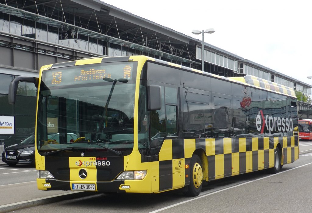 Ein Citaro LE-M in Flughafen Look, der RSV, Reutlingen am Flughafen Stuttgart am 31.08.2012