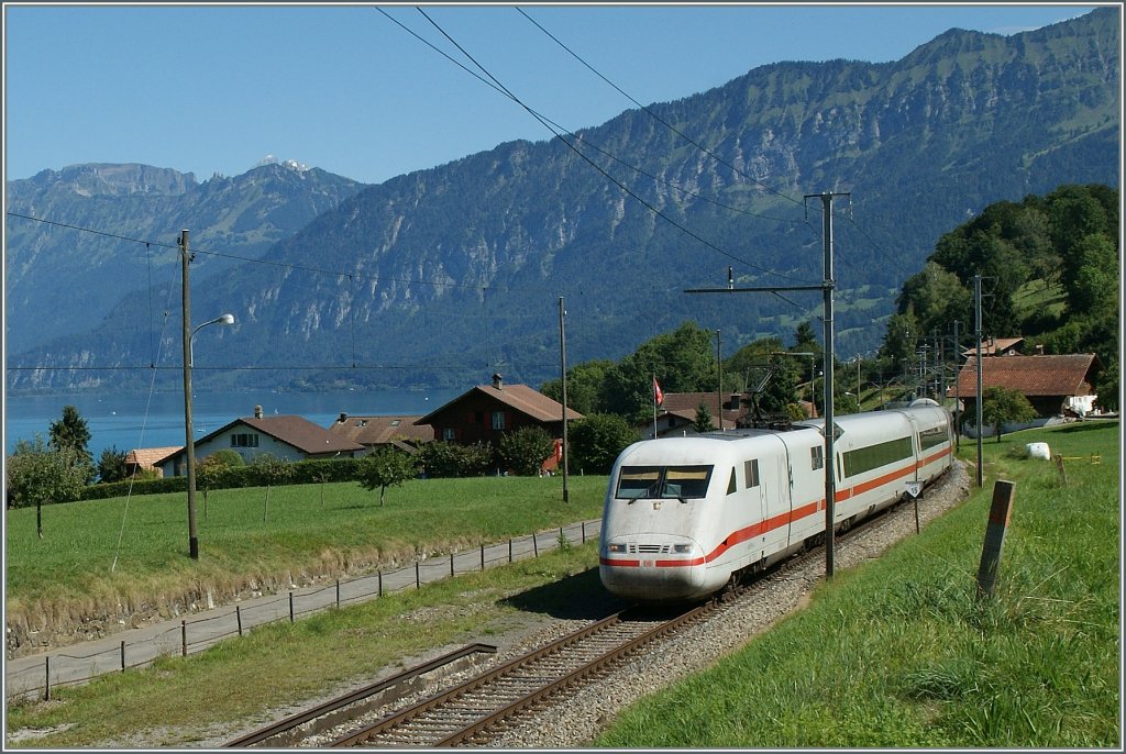 Ein DB ICE bei Faulensee.
27. Aug. 2012