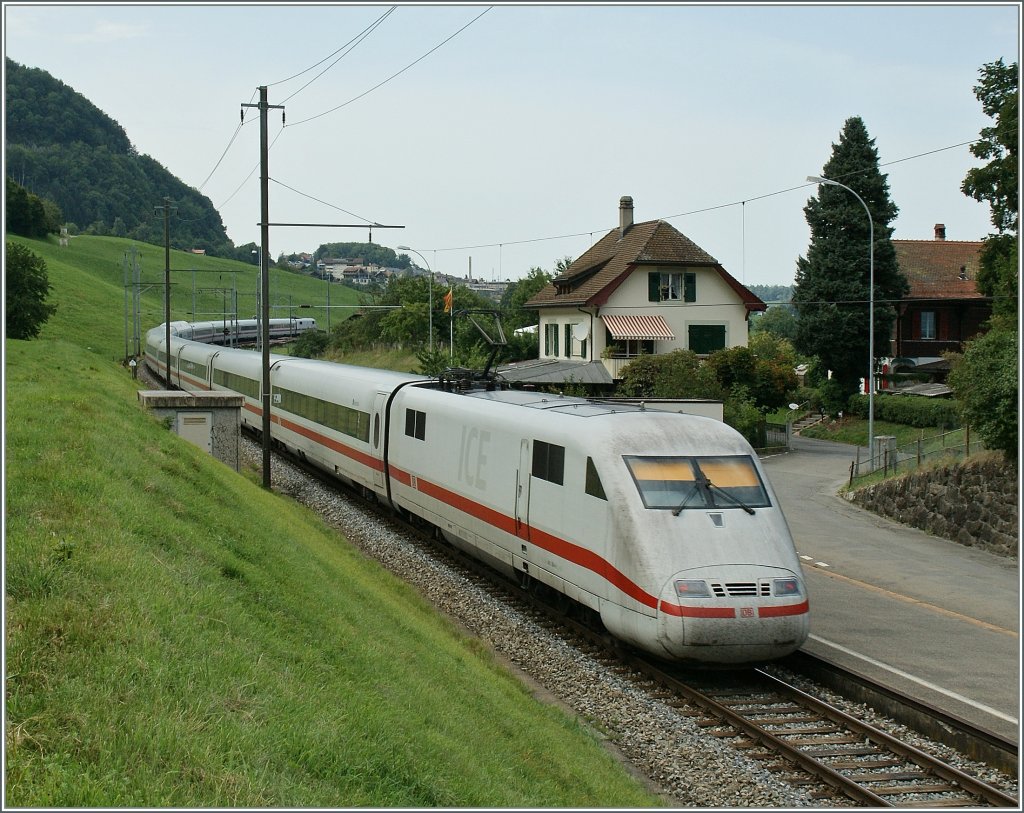 Ein DB ICE Richtung Deutschland in Faulensee. 
20. Aug. 2012