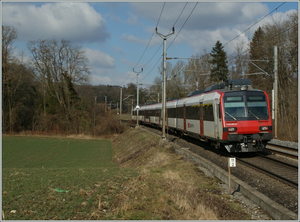 Ein Domino unterwegs nach Yverdon bei der Durchfahrt in Vufflens la Ville am 20. Feb. 2012 