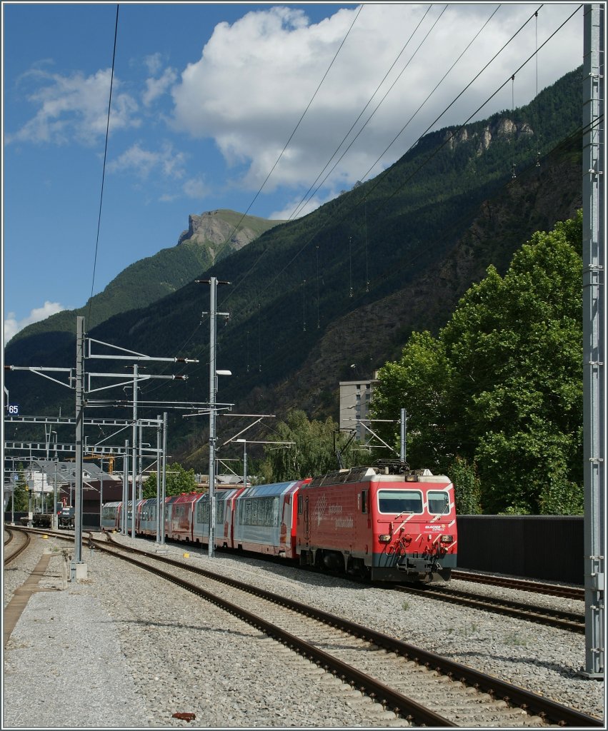 Ein Glacier Express am tiefsten Punkt seiner Reise. 
Visp, den 22. Juli 2012