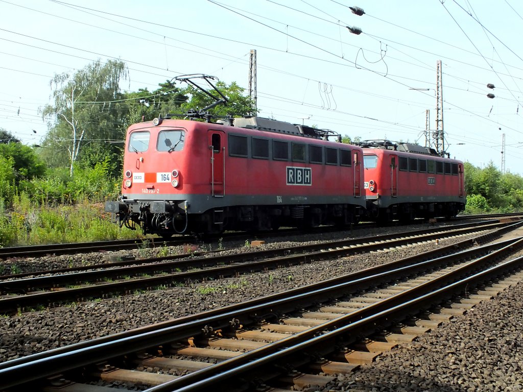 Ein Highlight des Fototages 16.7.13: Eine Doppeltraktion RBH-140er!
RBH-164 (91 80 6140 797-2 D-RBH) und RBH-163 (91 80 6140 815-2 D-RBH)fahren in Gladbeck ein.