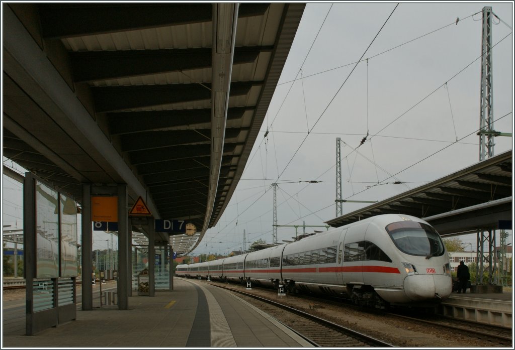 Ein ICE erreicht aus Warnemnde kommend Rostock.
22.09.2012