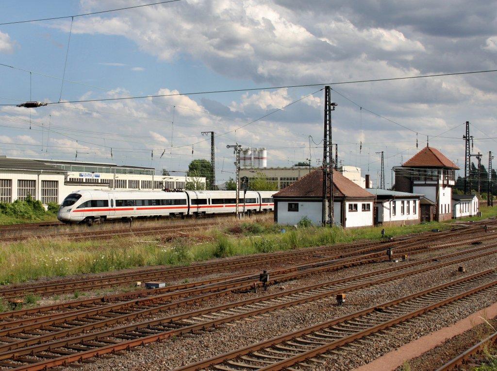 Ein ICE-T am 09.07.2011 bei der Durchfahrt in Kthen. 
