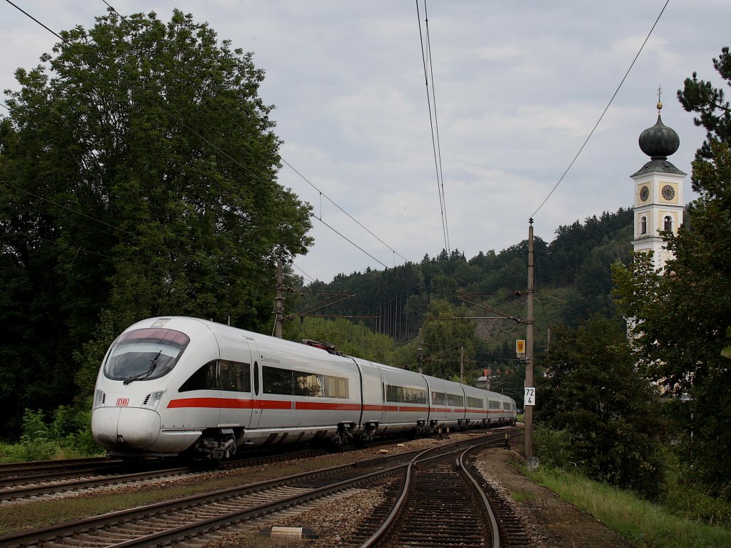 Ein ICE-T am 26.08.2009 bei der Durchfahrt in Wernstein. 
