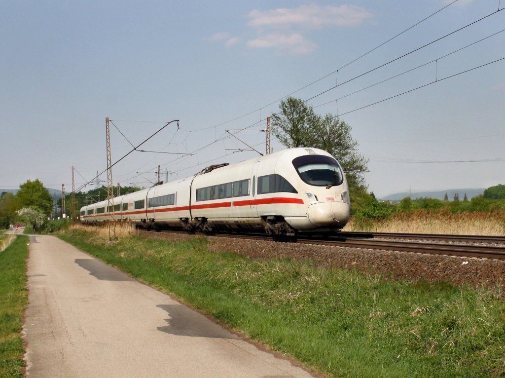 Ein ICE-T nach Mnchen am 24.04.2011 unterwegs bei Kersbach. 
