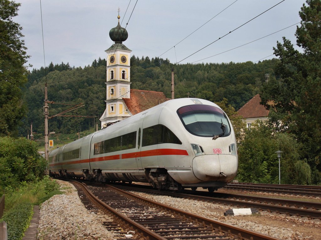 Ein ICE-T nach Wien am 26.08.2009 bei der Durchfahrt in Wernstein. 
